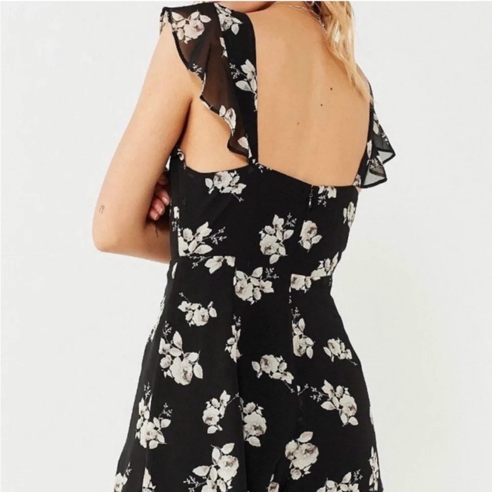 kimchi Blue UO Women’s Floral Romper - Picture 2 of 13